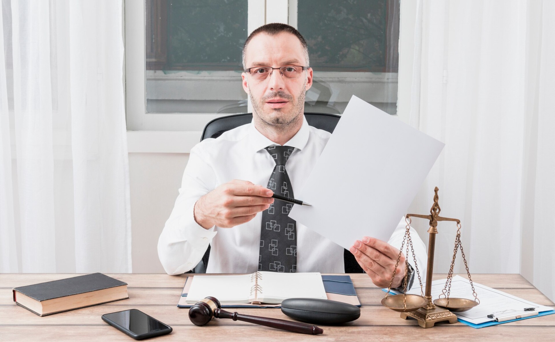 PR-продвижение юридических фирм: как привлечь клиентов через публикации в СМИ