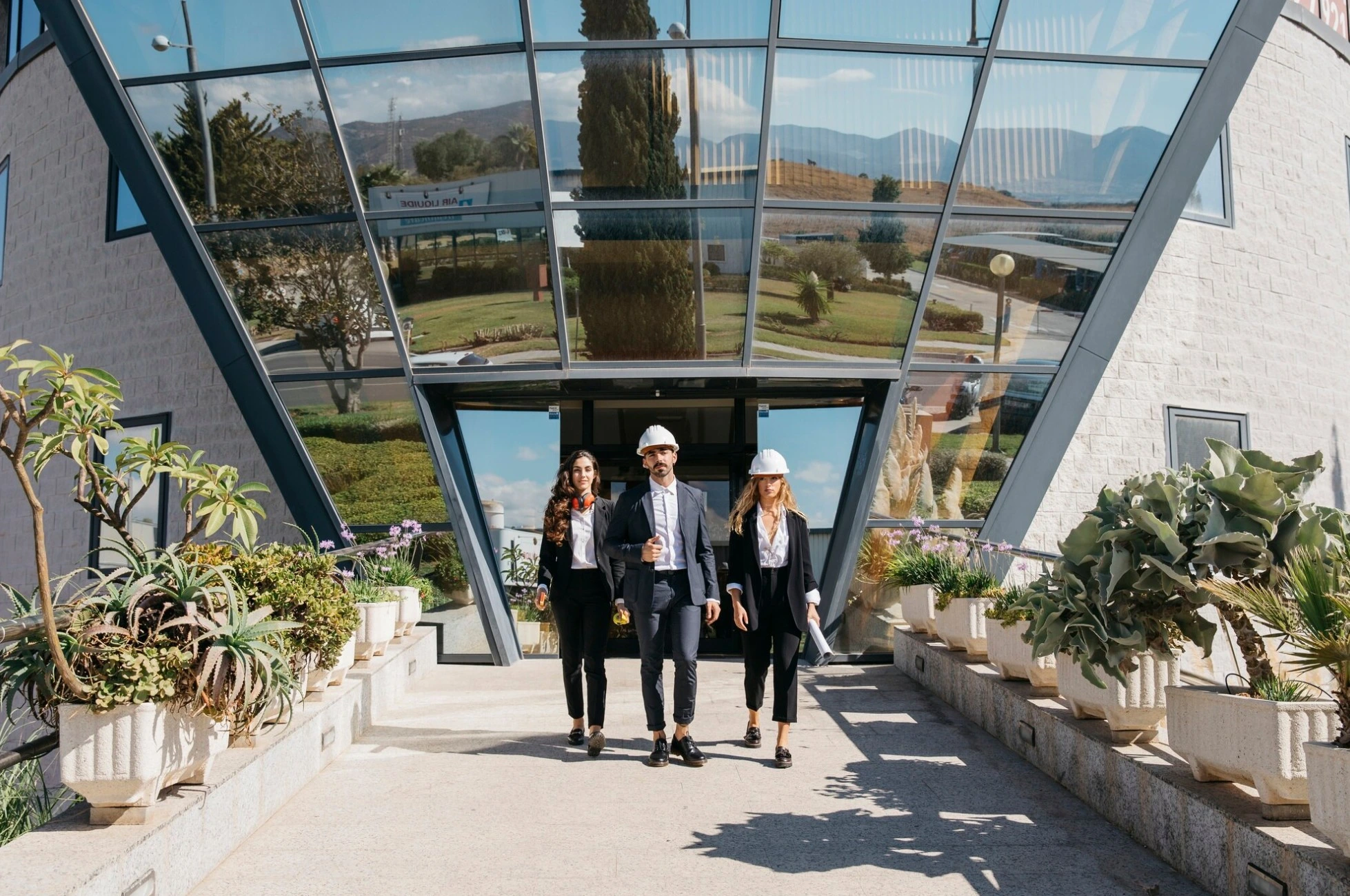 Магия первого взгляда: как экстерьерный дизайн отелей и гостиниц создает историю отдыха